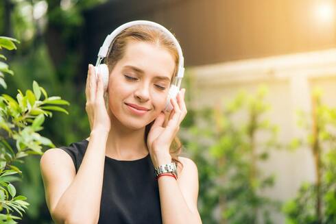 Strategies to manage dental fear - listen to music